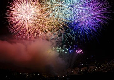 Noche mágica de fuegos en San Lorenzo
