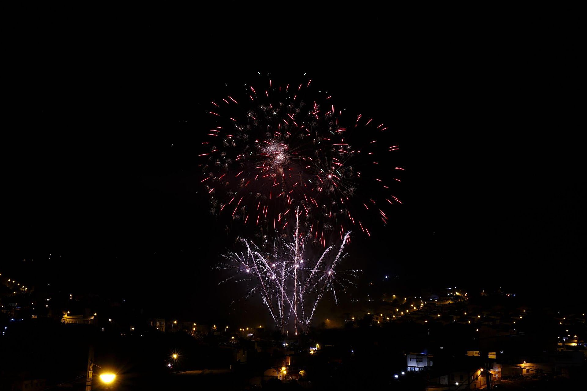 Los fuegos muestran todo su esplendor en San Lorenzo