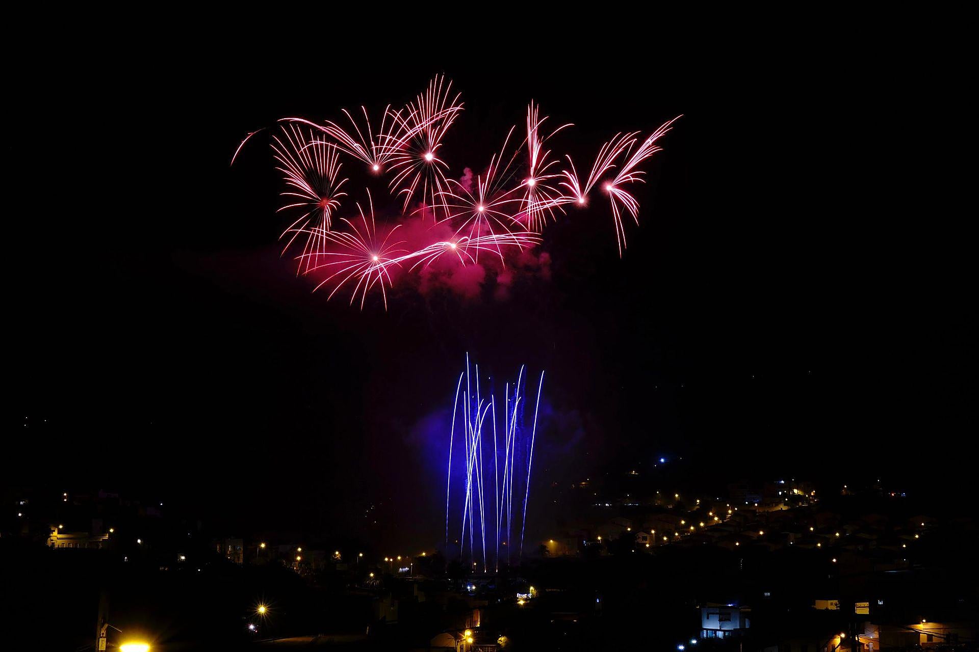 Los fuegos muestran todo su esplendor en San Lorenzo