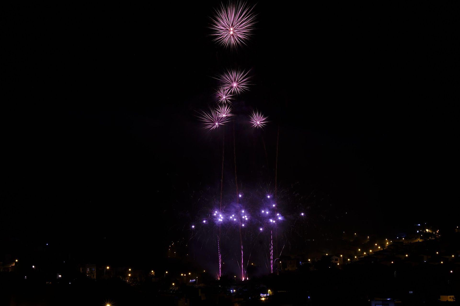Los fuegos muestran todo su esplendor en San Lorenzo