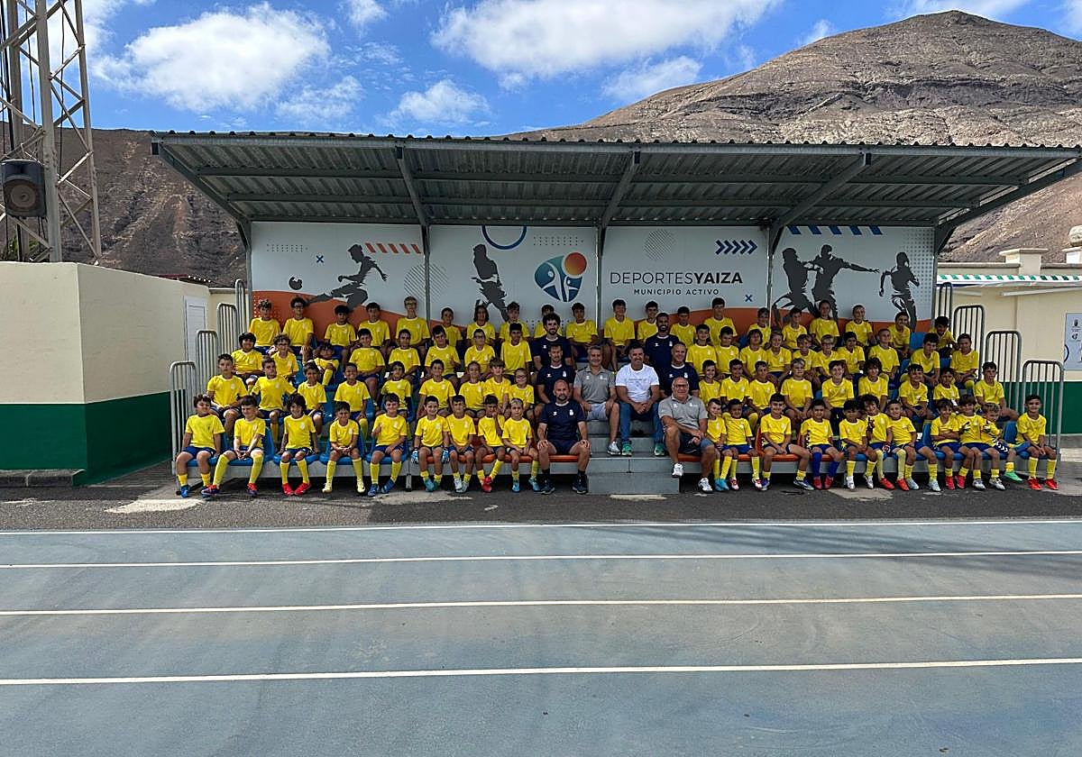 Los alumnos en Yaiza (Lanzarote), durante la escala del Campus en tierras conejeras.