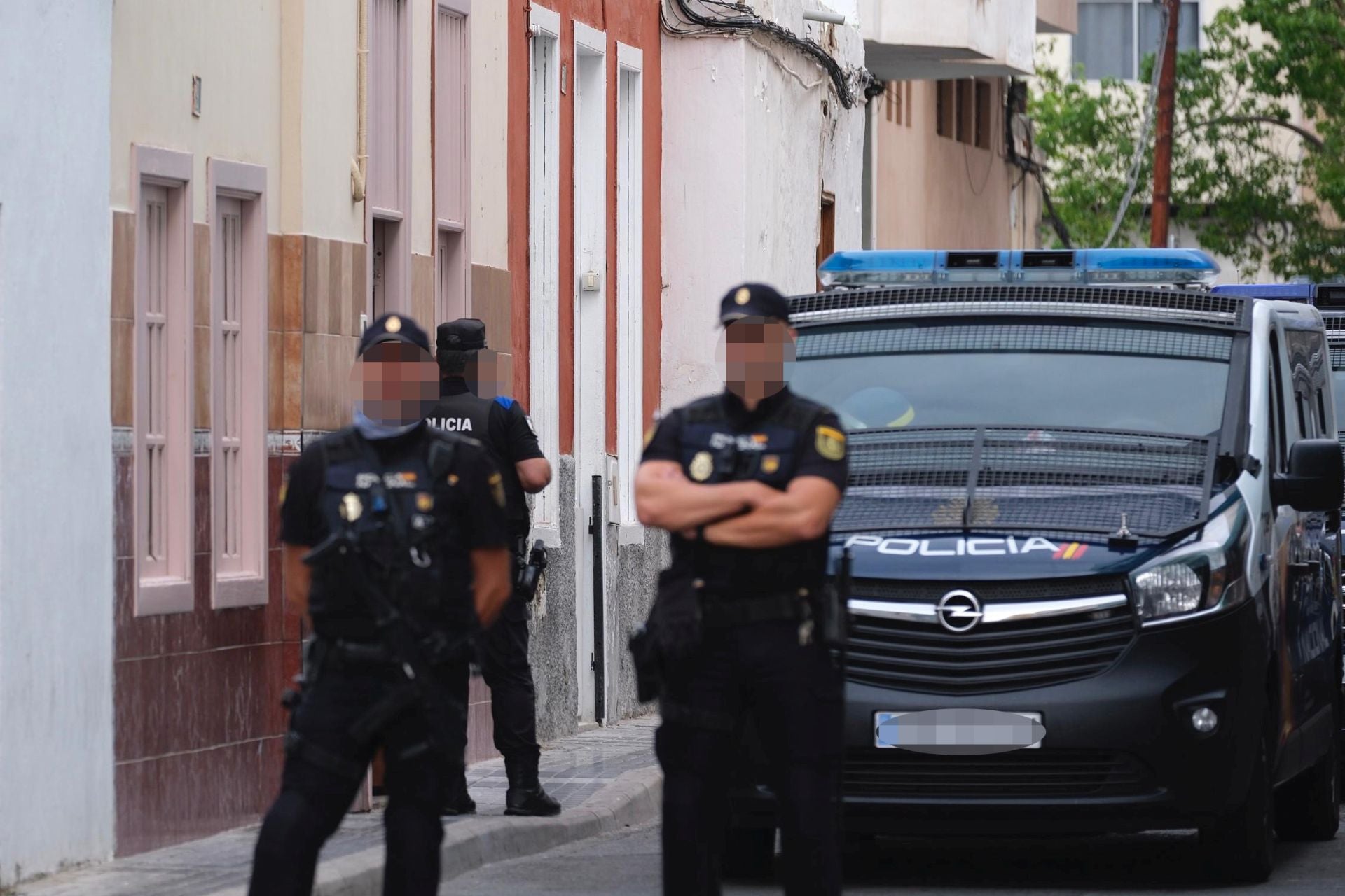 Así fue el registro antidrogas en la calle Molino de Viento