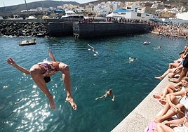 Concurso de saltos desde el de Gran Tarajal, dentro de la Semana de la Juventudmuelle