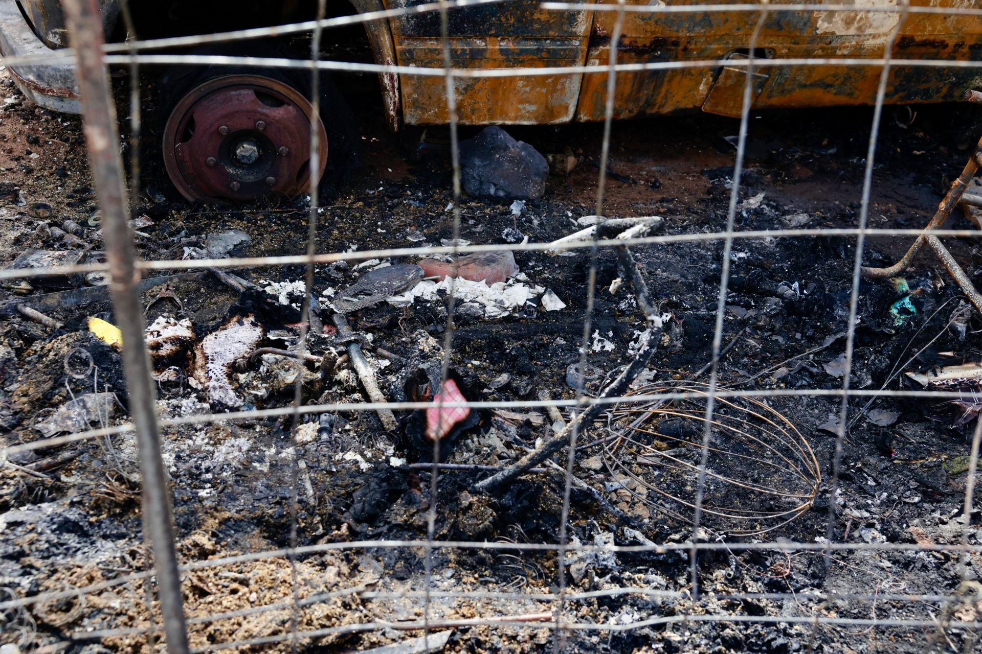 Así quedó el vehículo en el que murió un hombre calcinado en Ojos de Garza