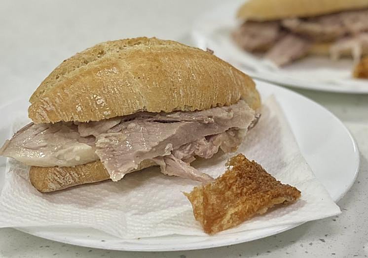 Bocadillo de pata de Bar Correos.