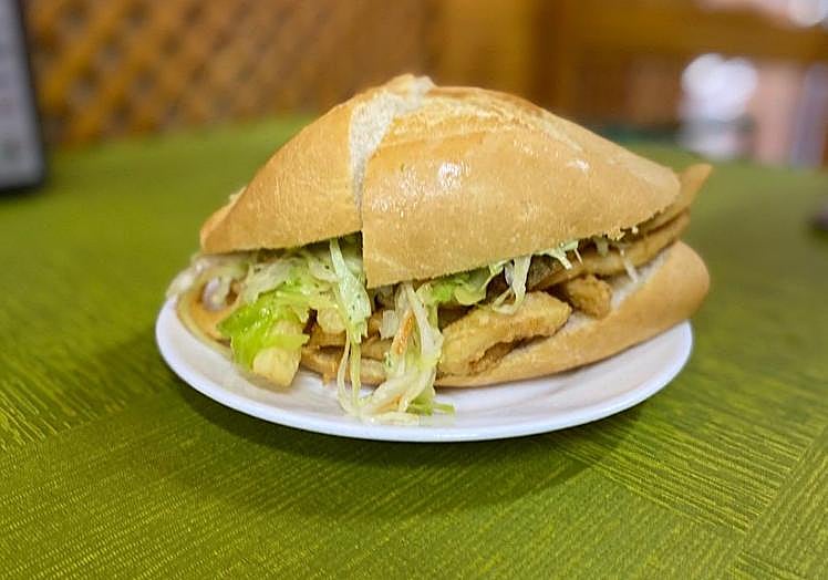 Bocadillo de calamares.