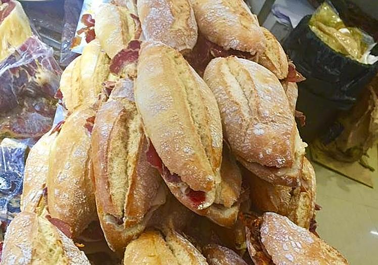 Bocadillo de jamón de El Buen Jamón.