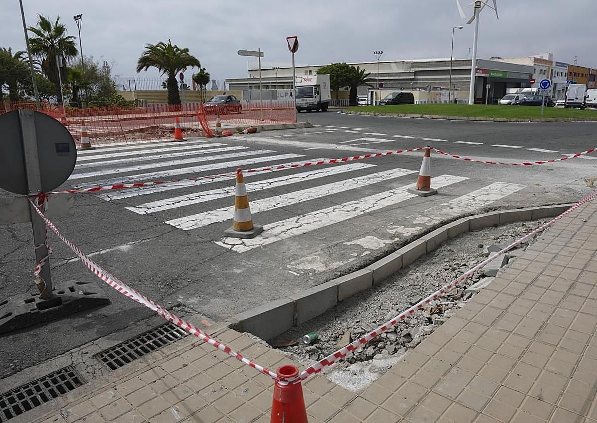Imagen secundaria 1 - Los concejales Mauricio Roque y Pedro Quevedo visitaron este martes el inicio de las obras del Sebadal. 