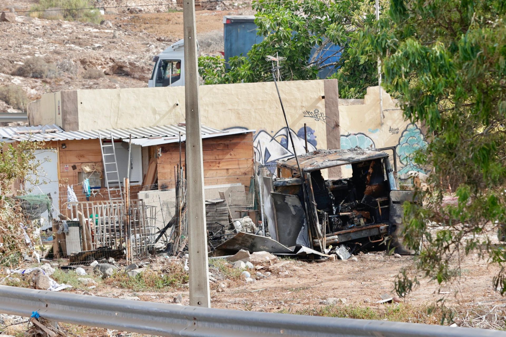Imagen del estado en el que quedó el vehículo en el que murió un hombre calcinado.