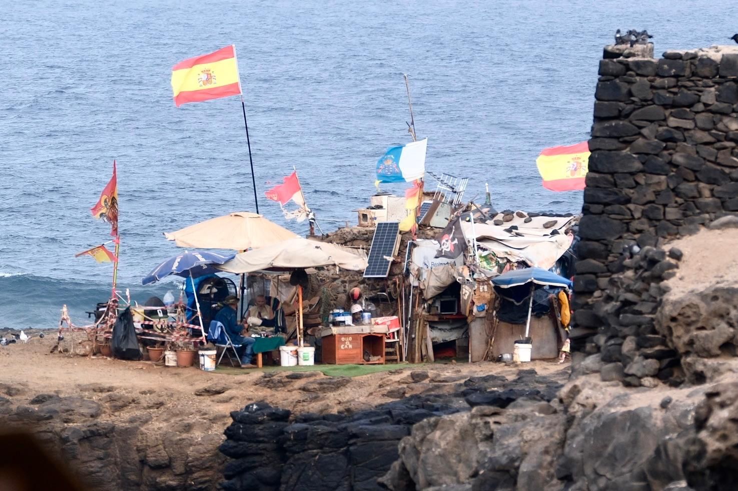 Imagen de un búnker ocupado en El Confital.