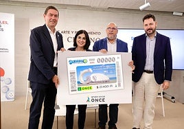 De izquierda a derecha, Eduardo Rodríguez, Carolina Darias, José Antonio López y Josué Íñiguez, en la presentación del cupón de la Once.