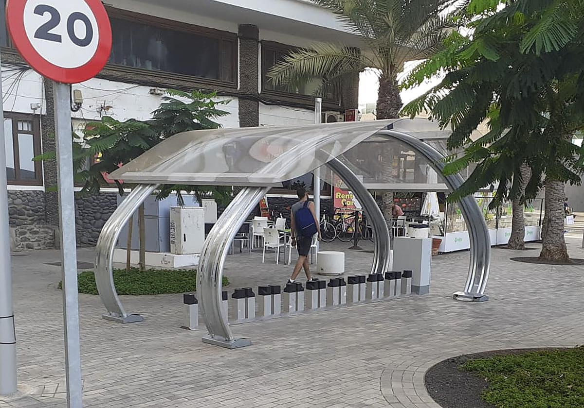 Instalación cercana a la playa de El Reducto.