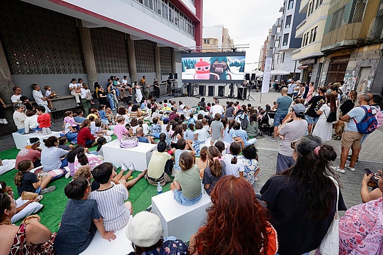 Imagen de la sesión de 'Cine de verano' en la Plaza del Pilar en Guanarteme.