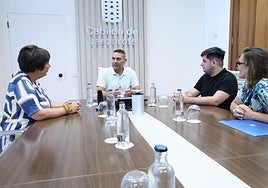 Momento del encuentro celebrado en el Cabildo.