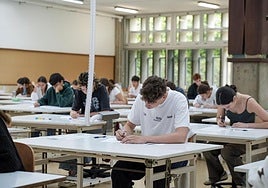 Estudiantes se enfrentan a la PAU 2025 en la ULPGC.