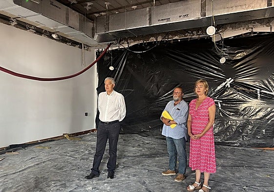 Autoridades visitando las obras.