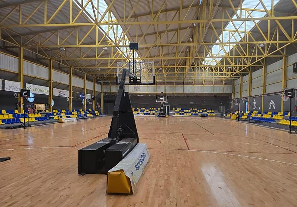 Interior del pabellón de la Ciudad Deportiva Vicente del Bosque de Castillo del Romeral.