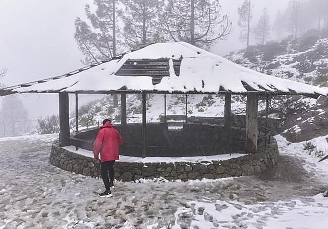 Neveros o pozos de la Nieve en las cumbres de San Mateo.