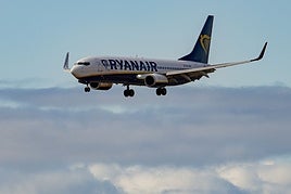 Avión de Ryanair en un vuelo comercial