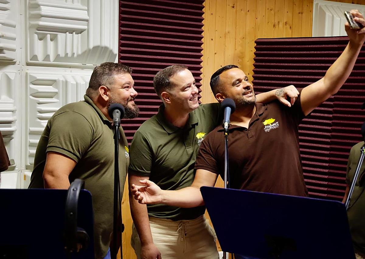 Imagen secundaria 1 - El inequívoco &#039;Ra, ra, ra&#039; se moderniza y entra en el siglo XXI