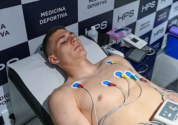 El jugador, durante el reconocimiento médico.