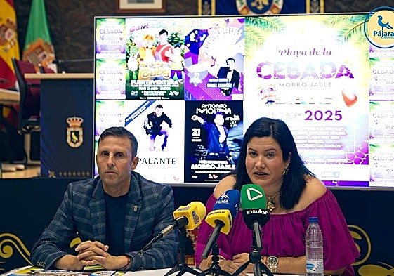El alcalde Alejandro Jorge y Raquel Acosta, concejala de Cultura del Ayuntamiento del sur.
