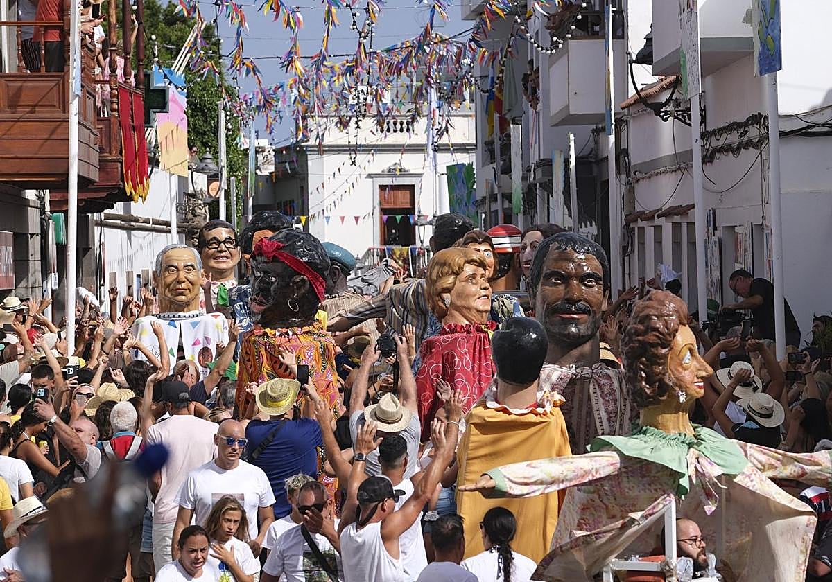 Fotografía de la Bajada de La Rama de este año 2025.