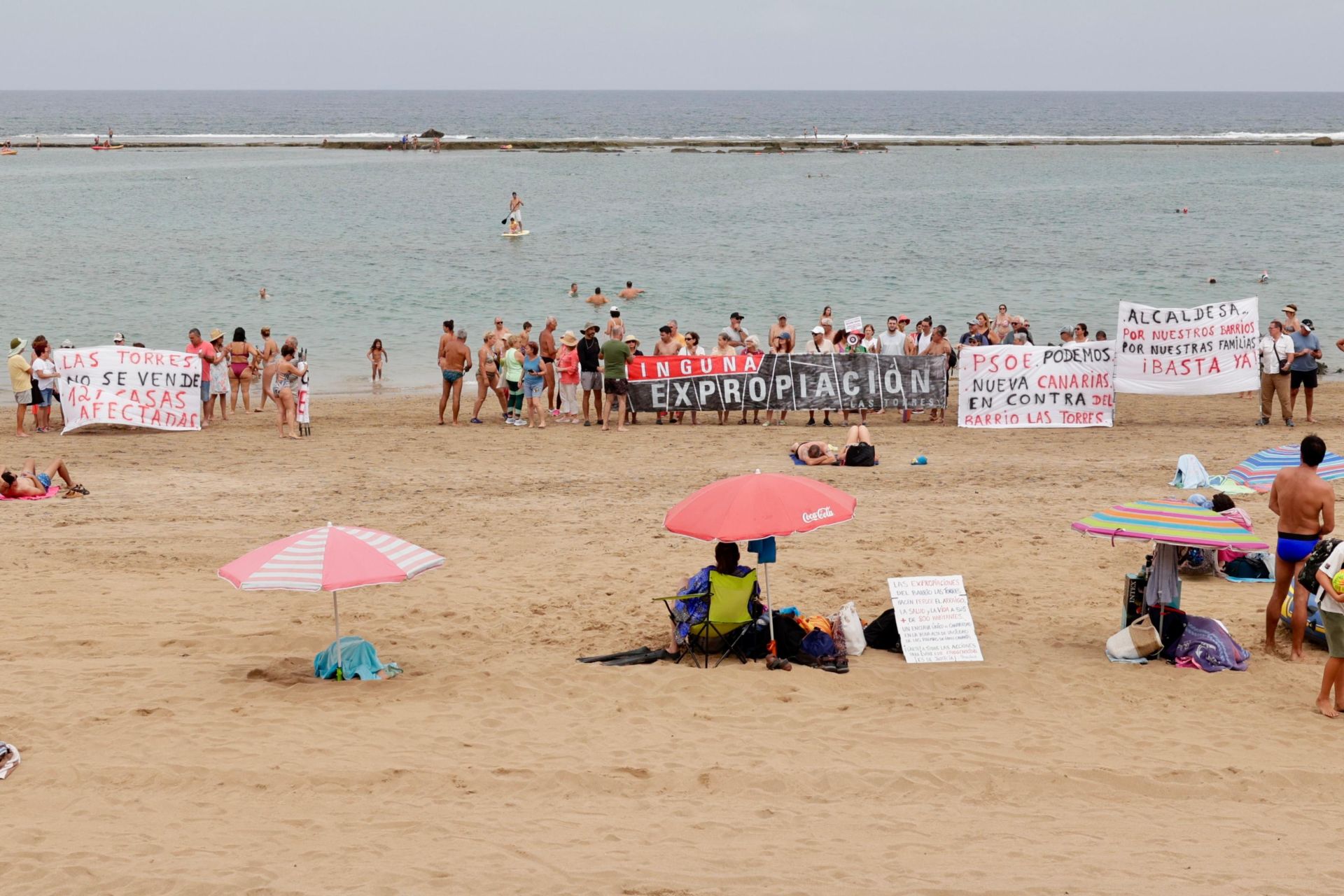 Las Torres hace visible su indignación en Las Canteras