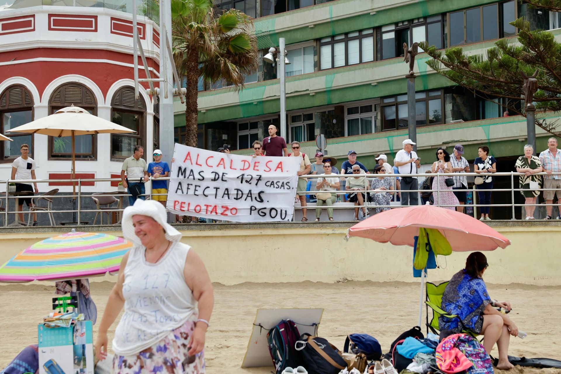 Las Torres hace visible su indignación en Las Canteras