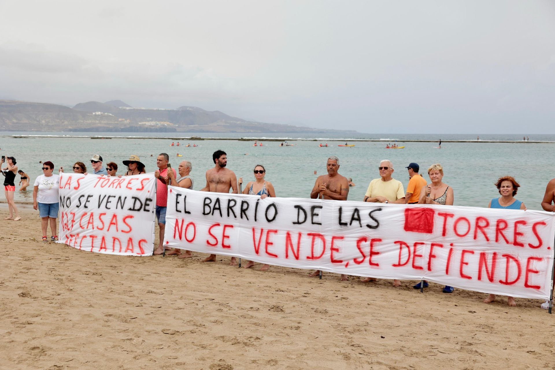 Las Torres hace visible su indignación en Las Canteras