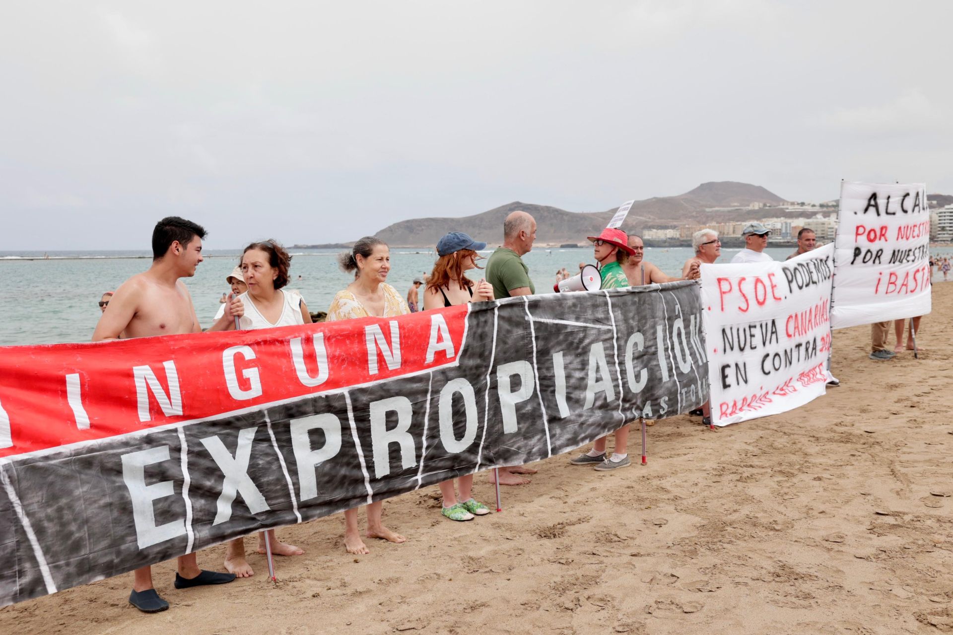 Las Torres hace visible su indignación en Las Canteras