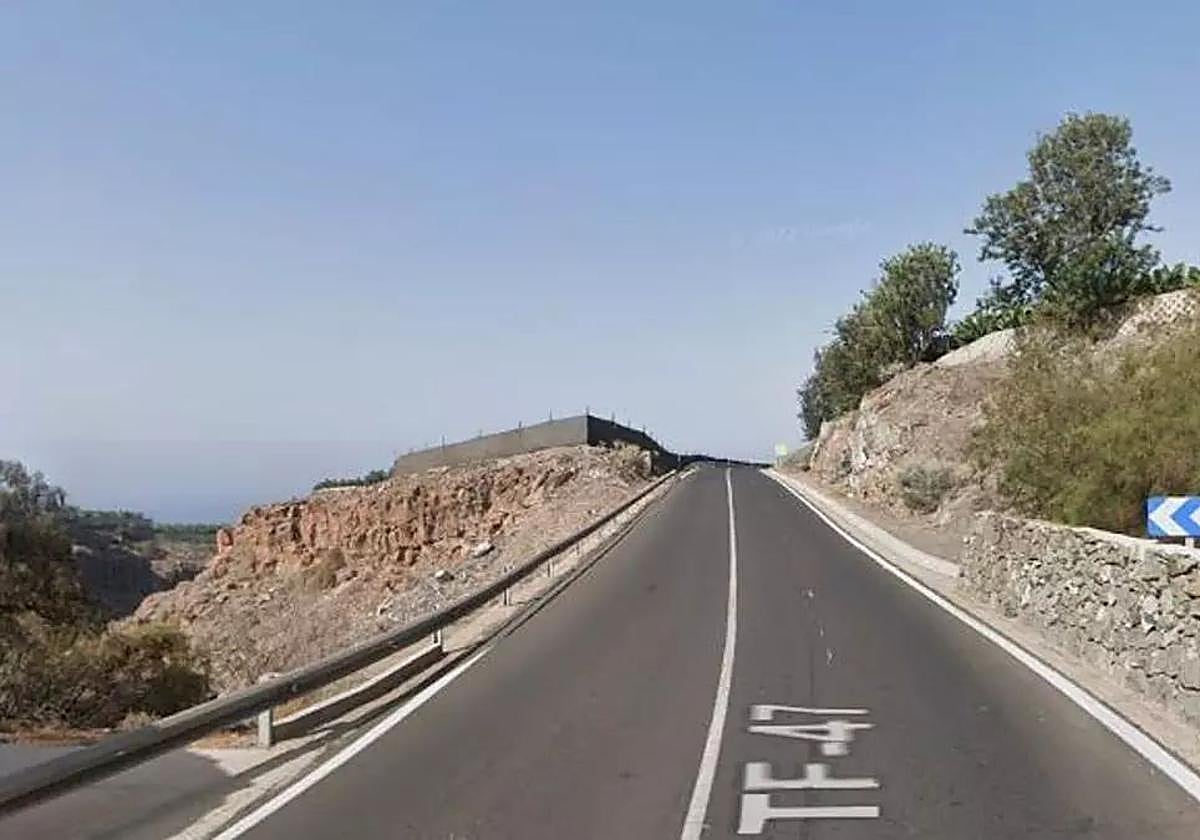 Imagen de la carretera TF-47 a su paso por Adeje.