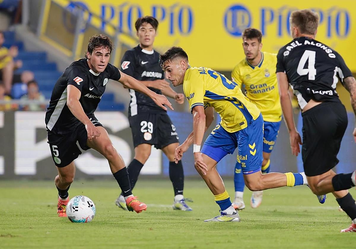 Ala García fue el mejor de la UD. Hizo un gol y rozó otros tres.