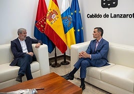 El presidente canario y el presidente del Estado se reunieron este lunes en el Cabildo de Lanzarote.