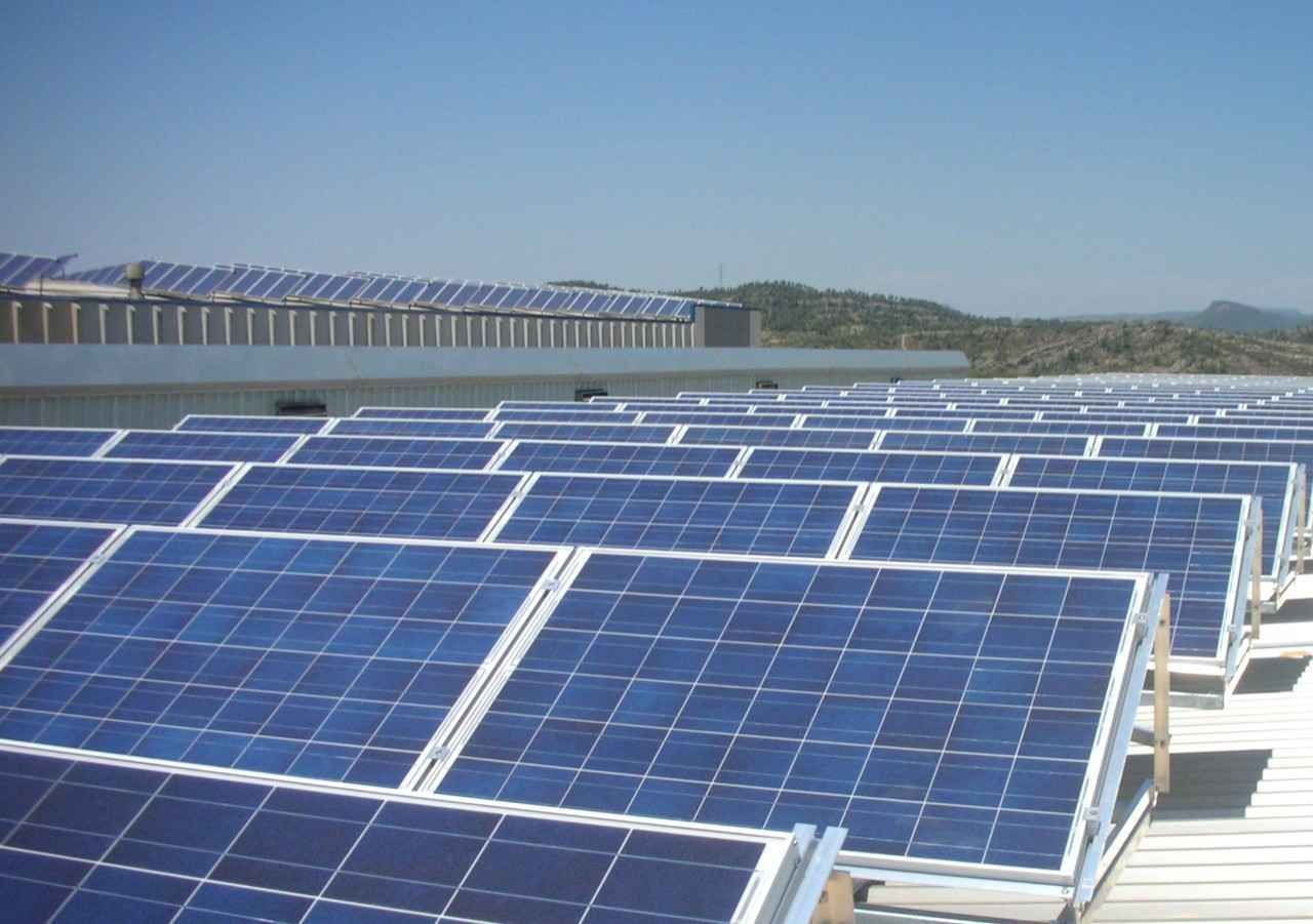 Imagen de archivo de una planta solar de Endesa.