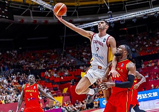 El grancanario Santi Aldama, con la camiseta de la selección española.