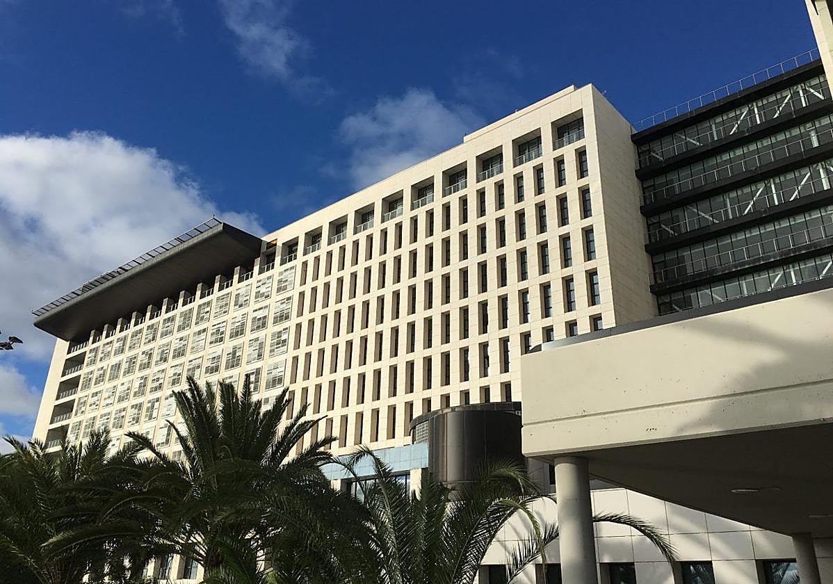 Fachada del Hospital Universitario Insular de Gran Canaria.