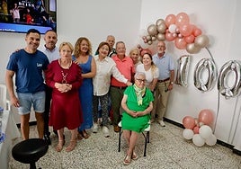 Rosario Jorge celebra sus 100 años arropada de sus seres queridos.