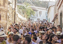 Un momento de la celebración de la Bajada del Carbonero en Tunte.