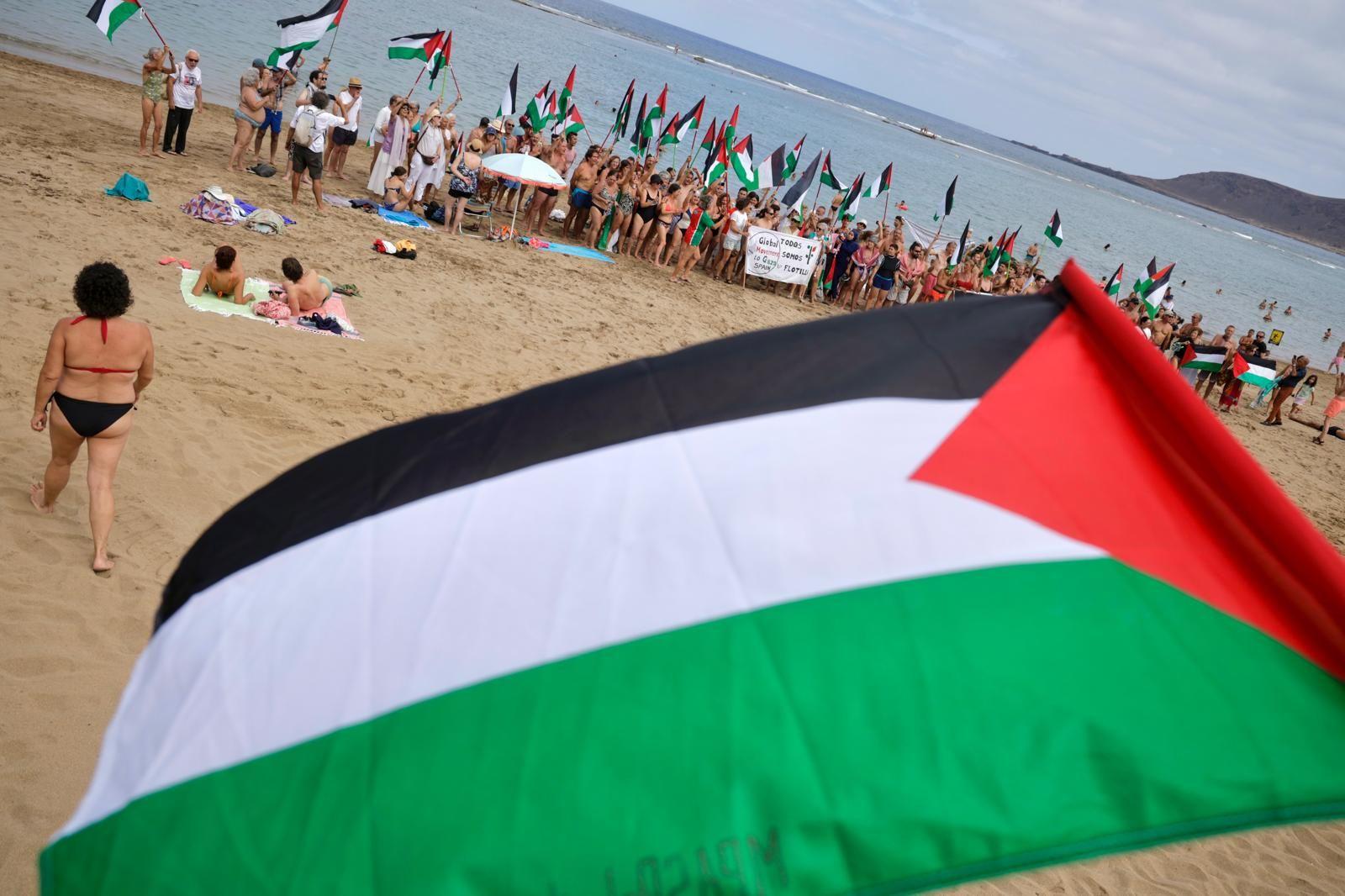 Concentración en favor de Palestina con la acción «Mójate por Gaza»