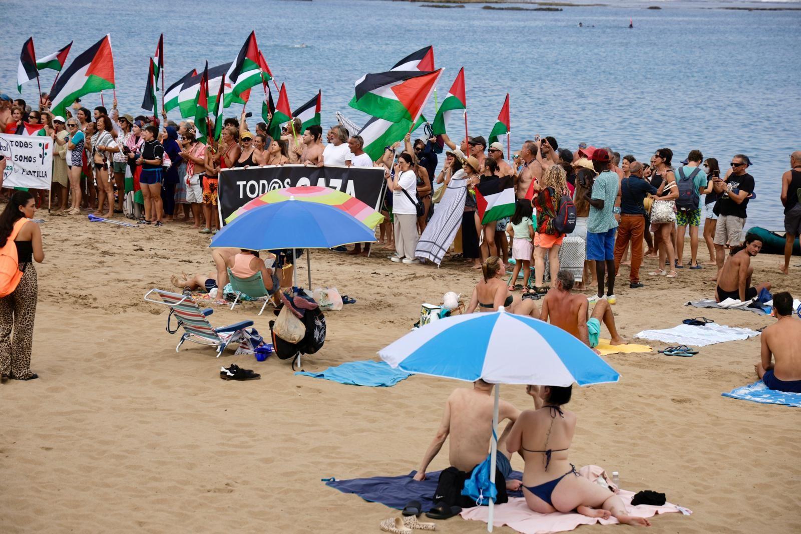 Concentración en favor de Palestina con la acción «Mójate por Gaza»