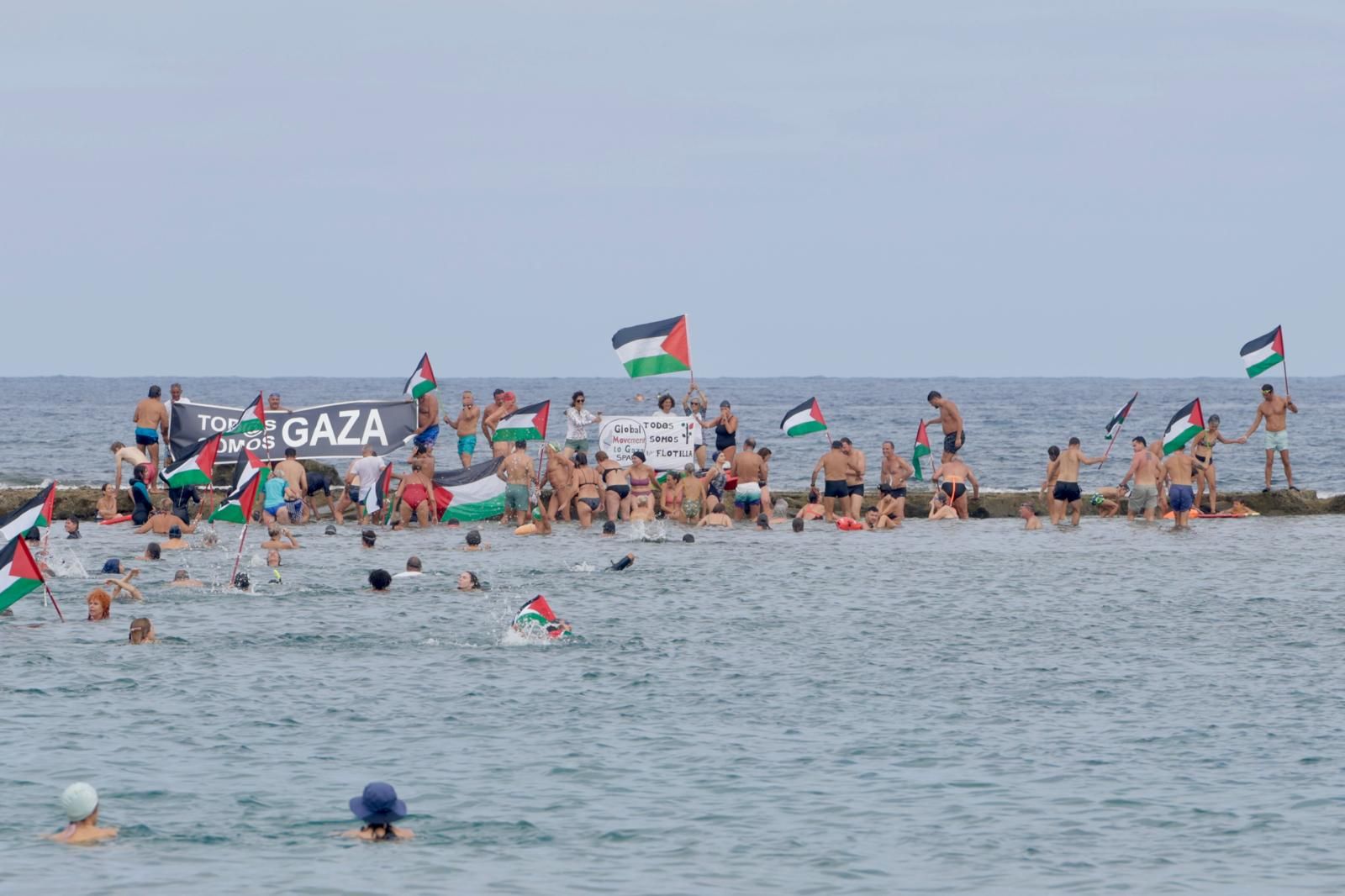 Concentración en favor de Palestina con la acción «Mójate por Gaza»