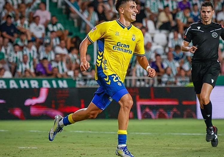 Ale García festeja su golazo, el que supuso el 0-2.