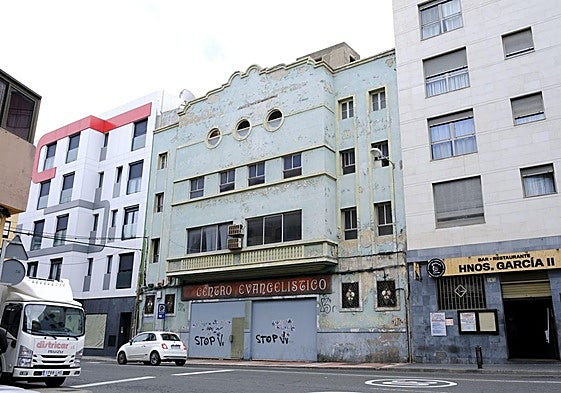 Imagen reciente de la fachada del Cine Guanarteme.
