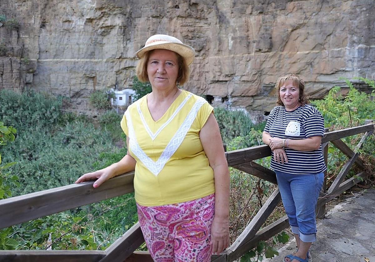 Teresa y Julia Cubas, hermanas que llevan toda una vida en El Hornillo.