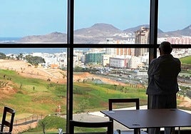 Paciente en una de las sala de familiares del centro hospitalario.