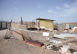 Precinto colocado en una construcción a medio ejecutar.