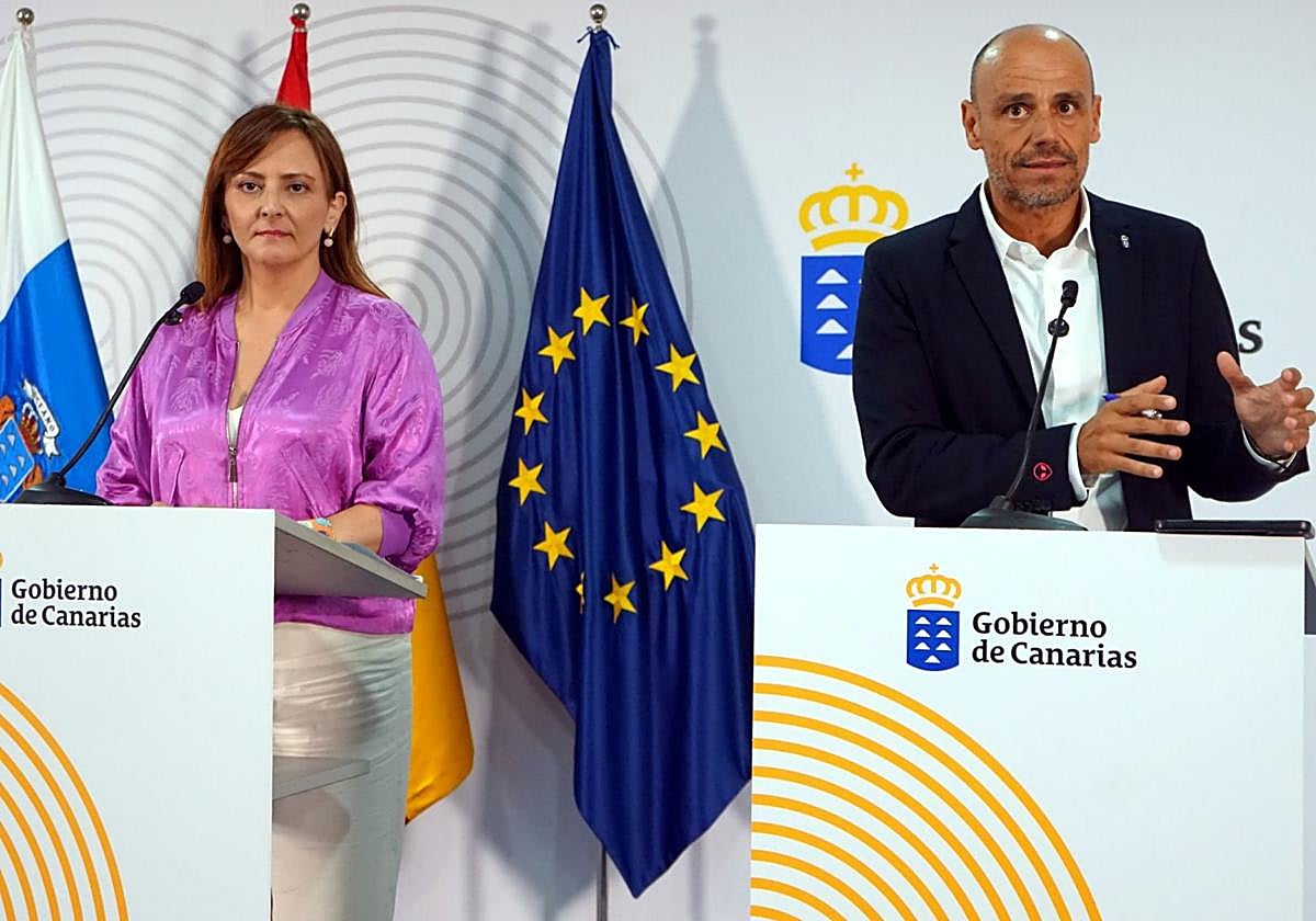 Nieves Lady Barreto (izquierda) y Alfonso Cabello (derecha) durante la rueda de prensa.