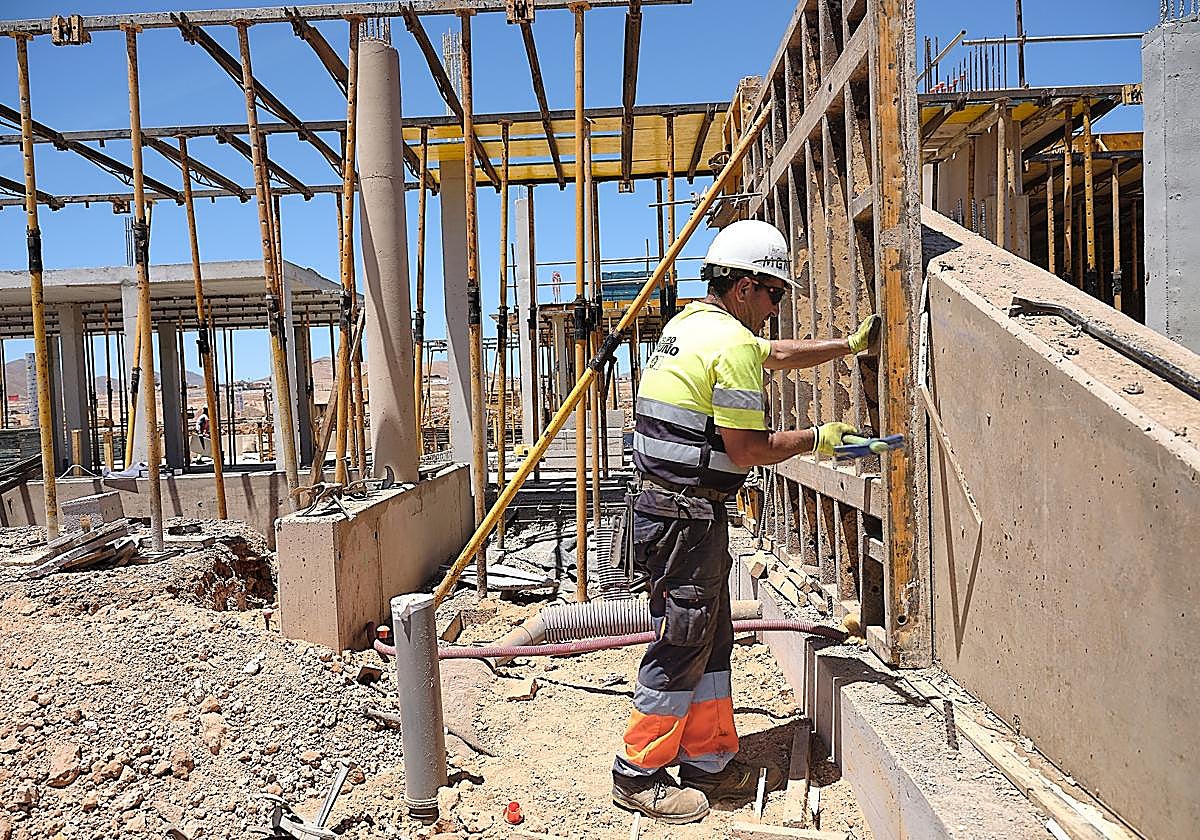 Construcción en marcha, para su disposición en el mercado inmobiliario.