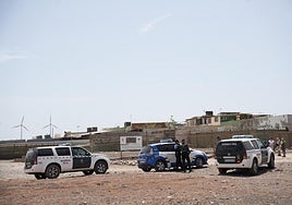 Guardia Civil y Policía Local durante la intervención del sábado.